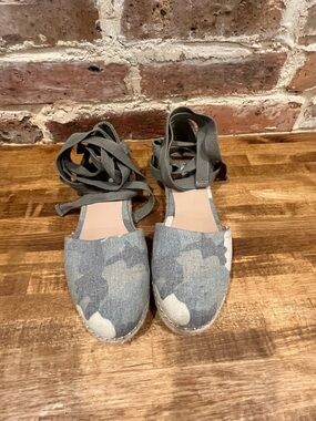 Steve Madden Olive Green Camouflage Espadrille Wrap Flats